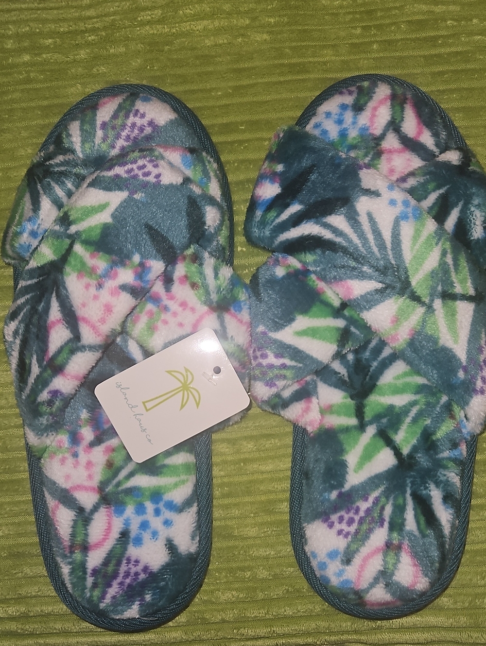 Island Haus Co - Beachly - NWT - S/M